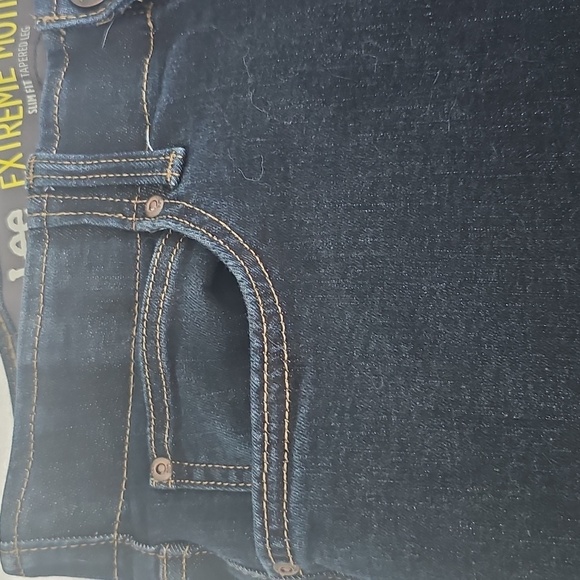 Lee Men's Extreme Motion MVP Slim Fit Tapered Leg 33" X 30" Blue - Picture 5 of 11